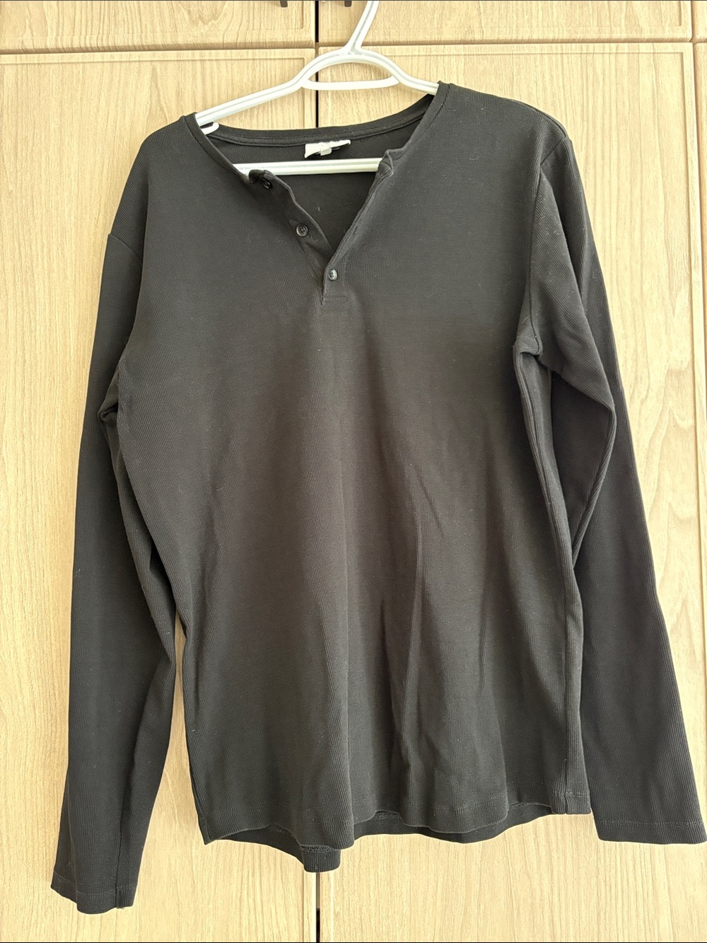 Men's Black Long-Sleeve Henley Shirt